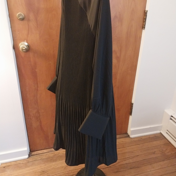 H&M NWT Dress  Size L Black Two buttons nape of neck. - Picture 2 of 9